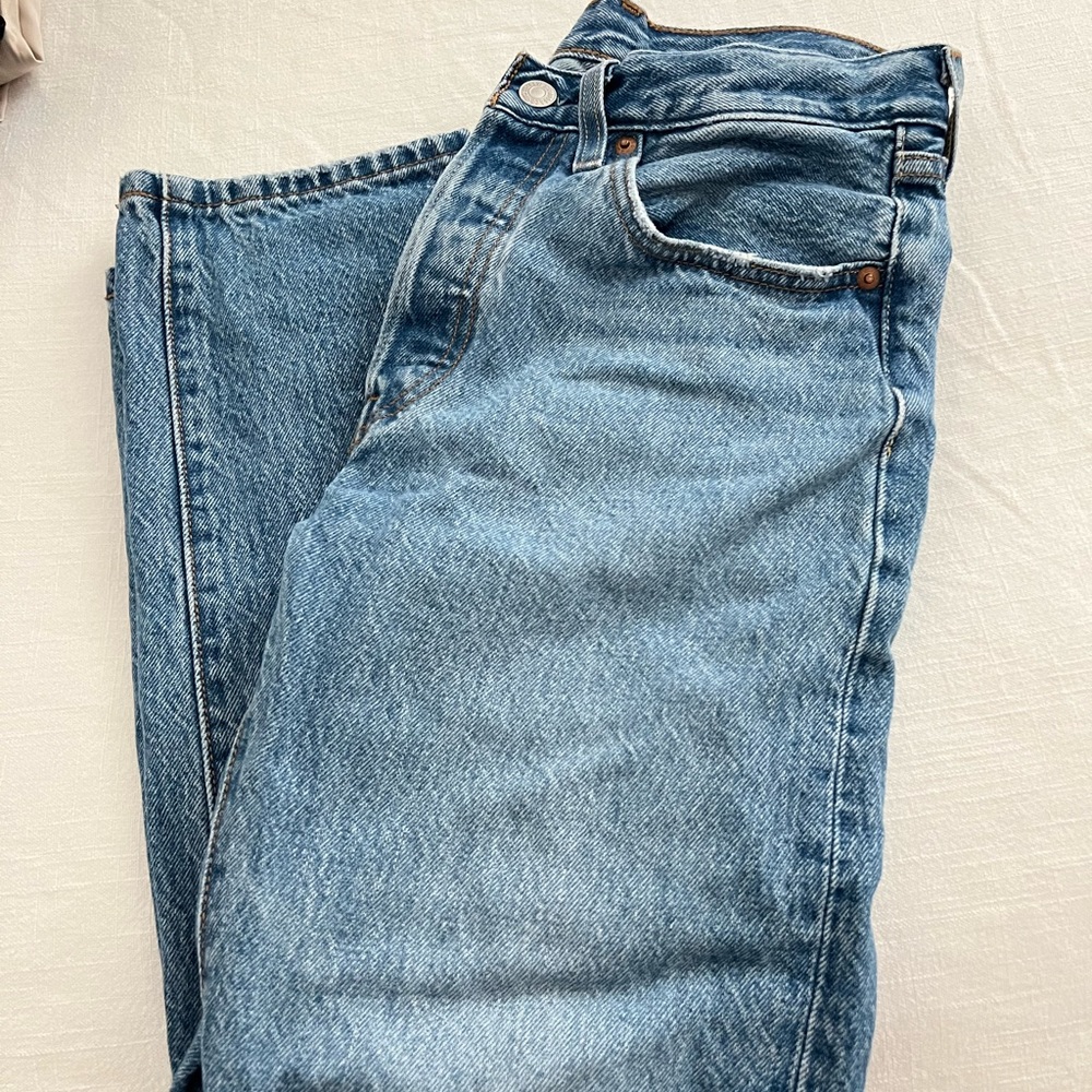 LEVI JEANS